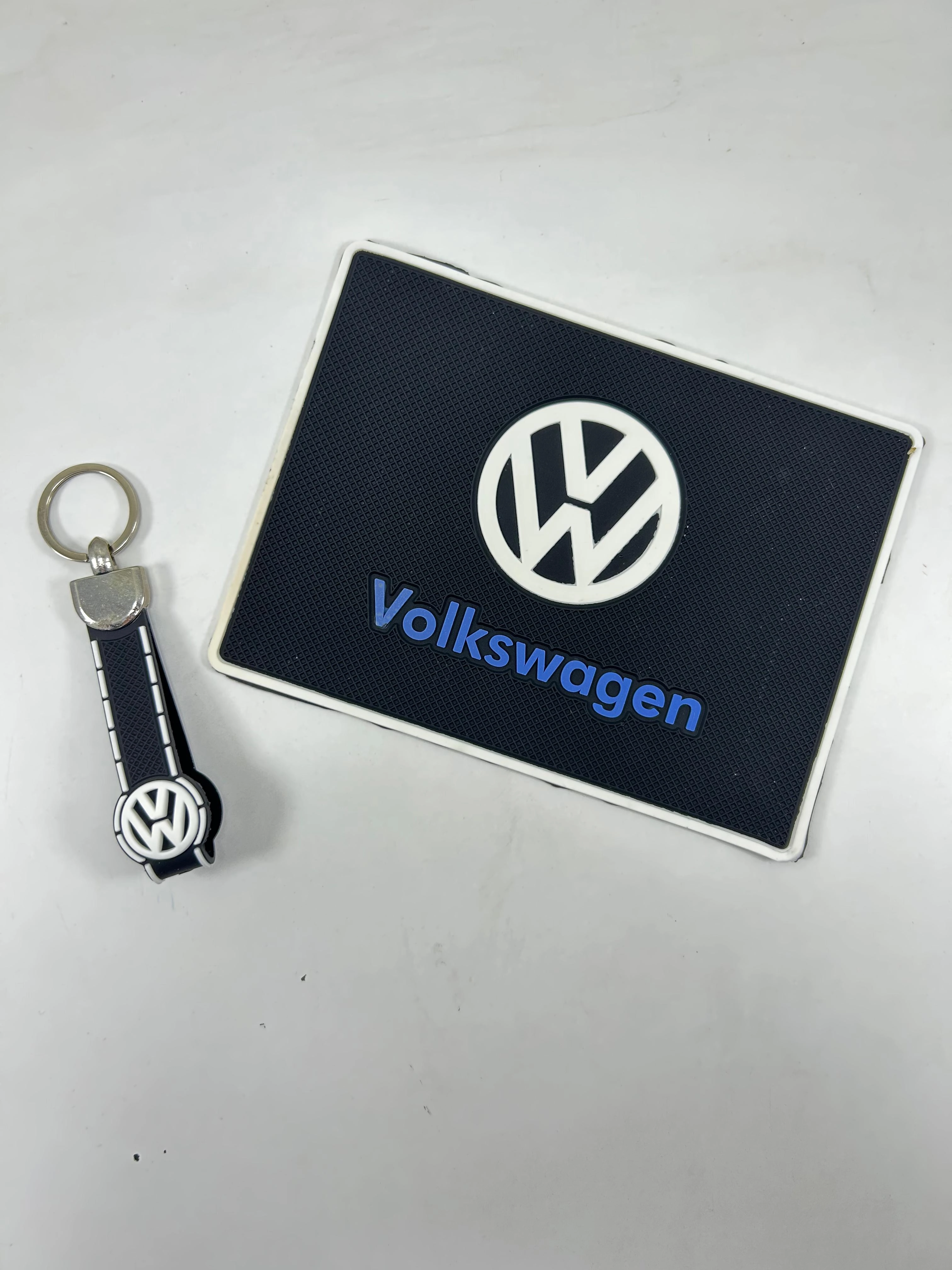 Vw Logolu Araç İçi Torpido Üstü Kaydırmaz Ped ve Anahtarlık Seti