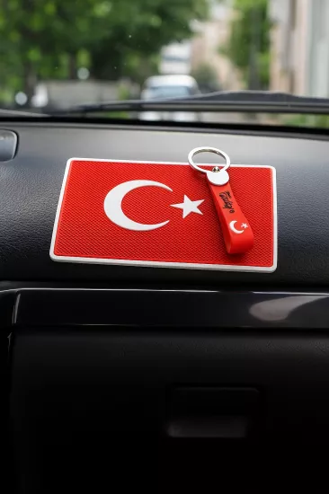 Türk Bayrağı Desenli Araç İçi Torpido Üstü Kaydırmaz Ped ve Anahtarlık Seti
