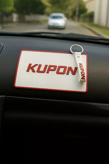 Kupon Logolu Araç İçi Torpido Üstü Kaydırmaz Ped ve Anahtarlık Seti