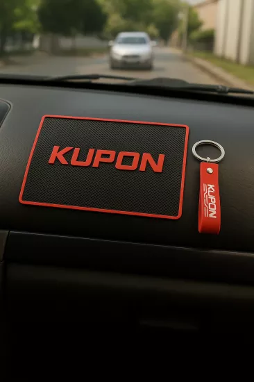 Kupon Logolu Araç İçi Torpido Üstü Kaydırmaz Ped ve Anahtarlık Seti