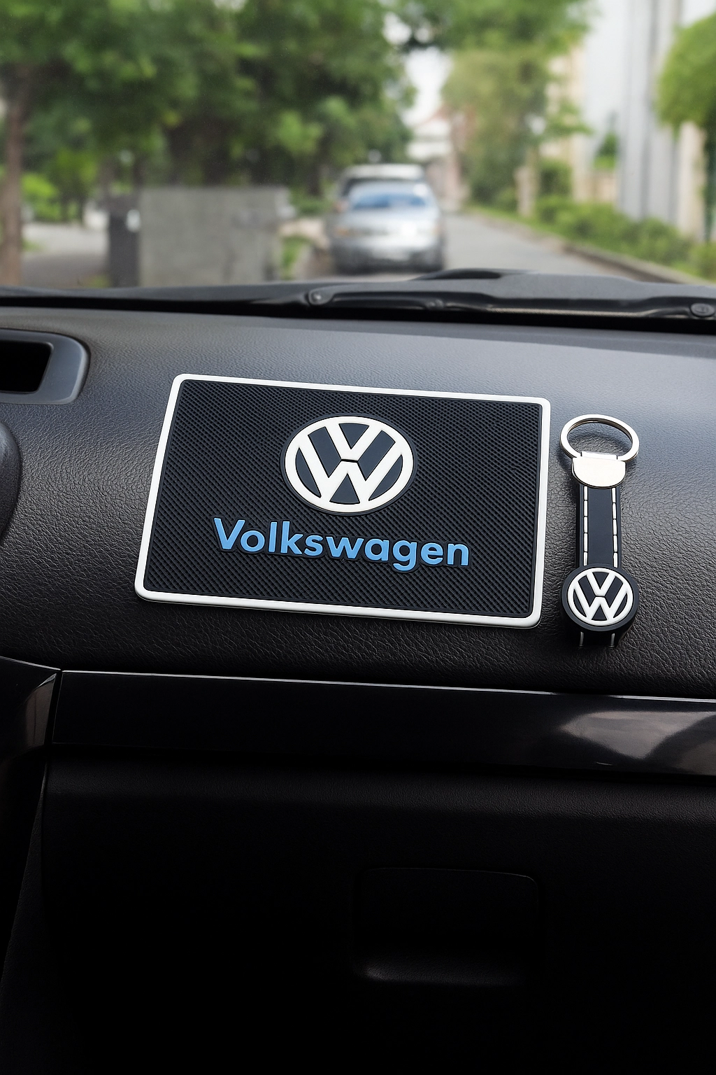 Vw Logolu Araç İçi Torpido Üstü Kaydırmaz Ped ve Anahtarlık Seti